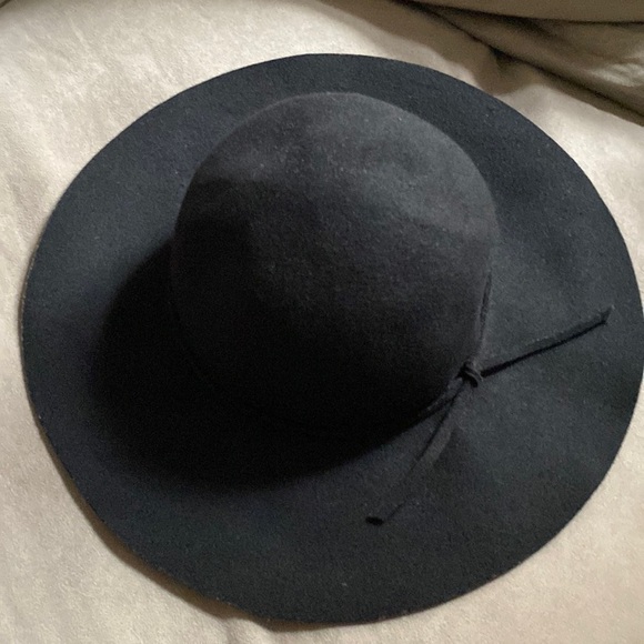 Accessories - Black Floppy Hat